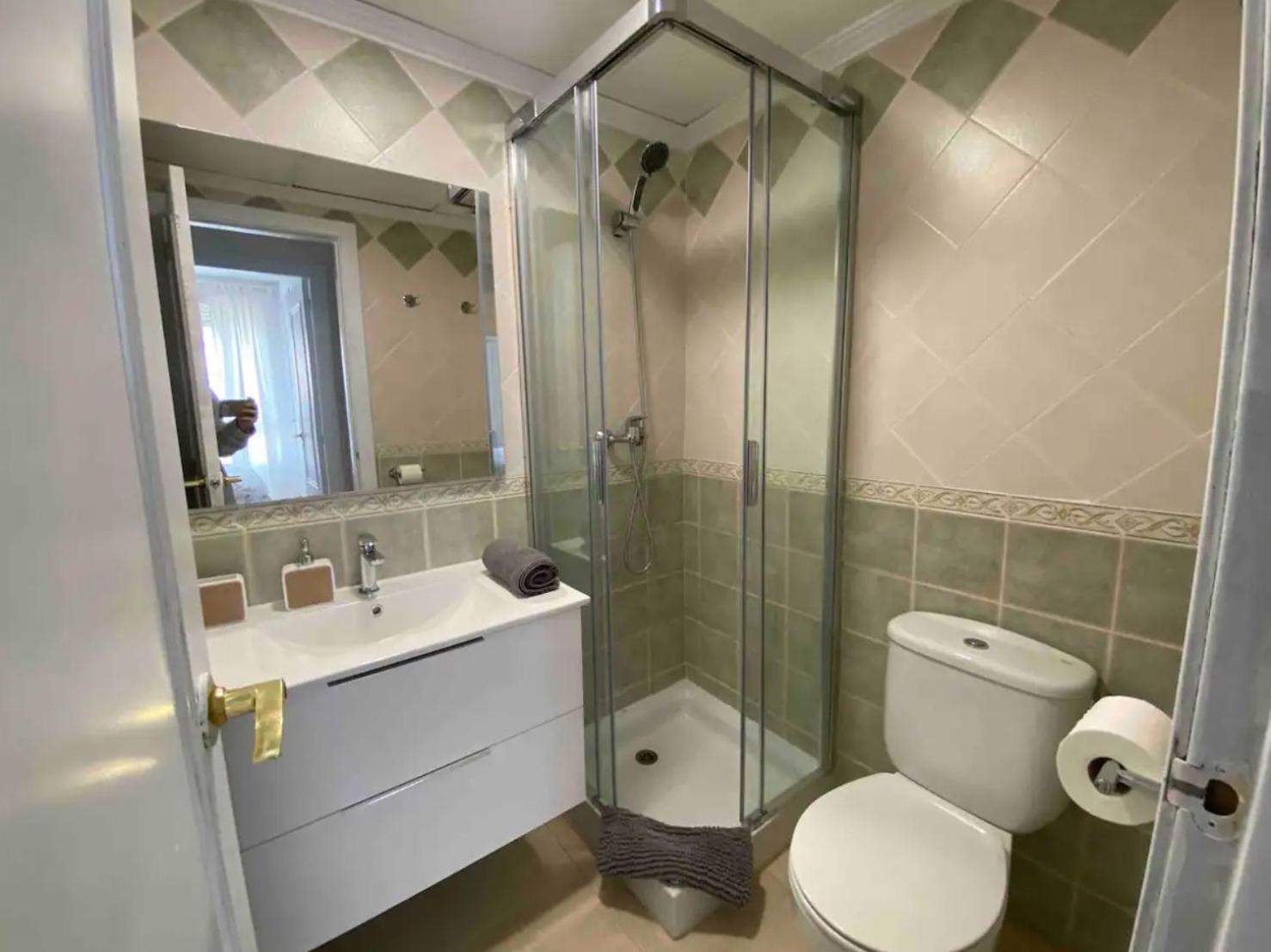 ¡precioso En 1 Linea Con Piscina!